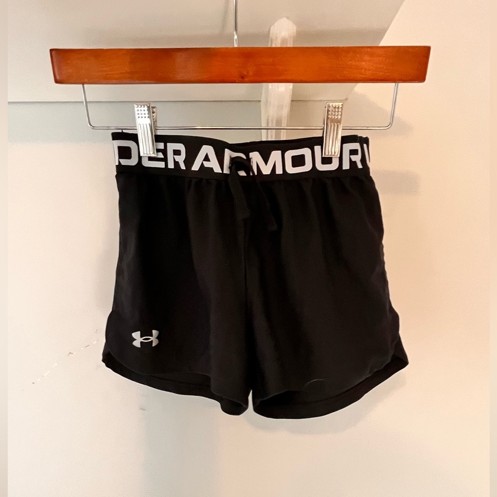 Under Armour Girls Medium Black Shorts